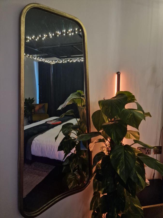 The Penny Black Apartment With Indoor Hot Tub Slamannan Exterior photo