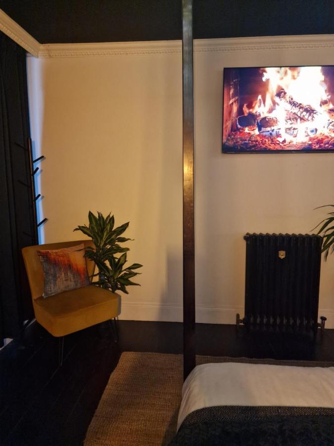 The Penny Black Apartment With Indoor Hot Tub Slamannan Exterior photo