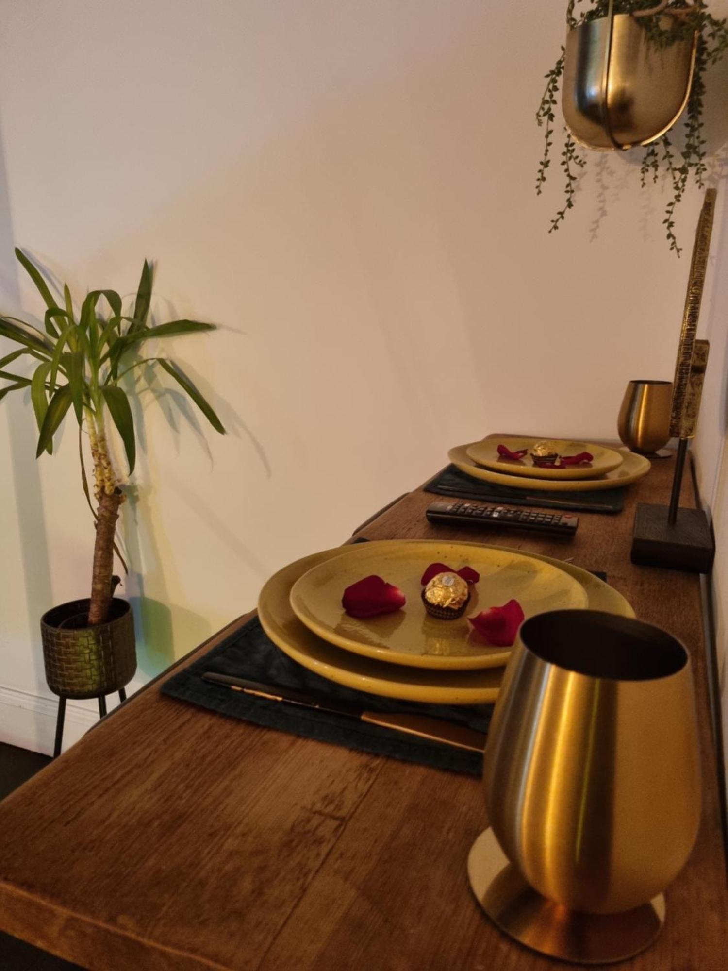 The Penny Black Apartment With Indoor Hot Tub Slamannan Exterior photo