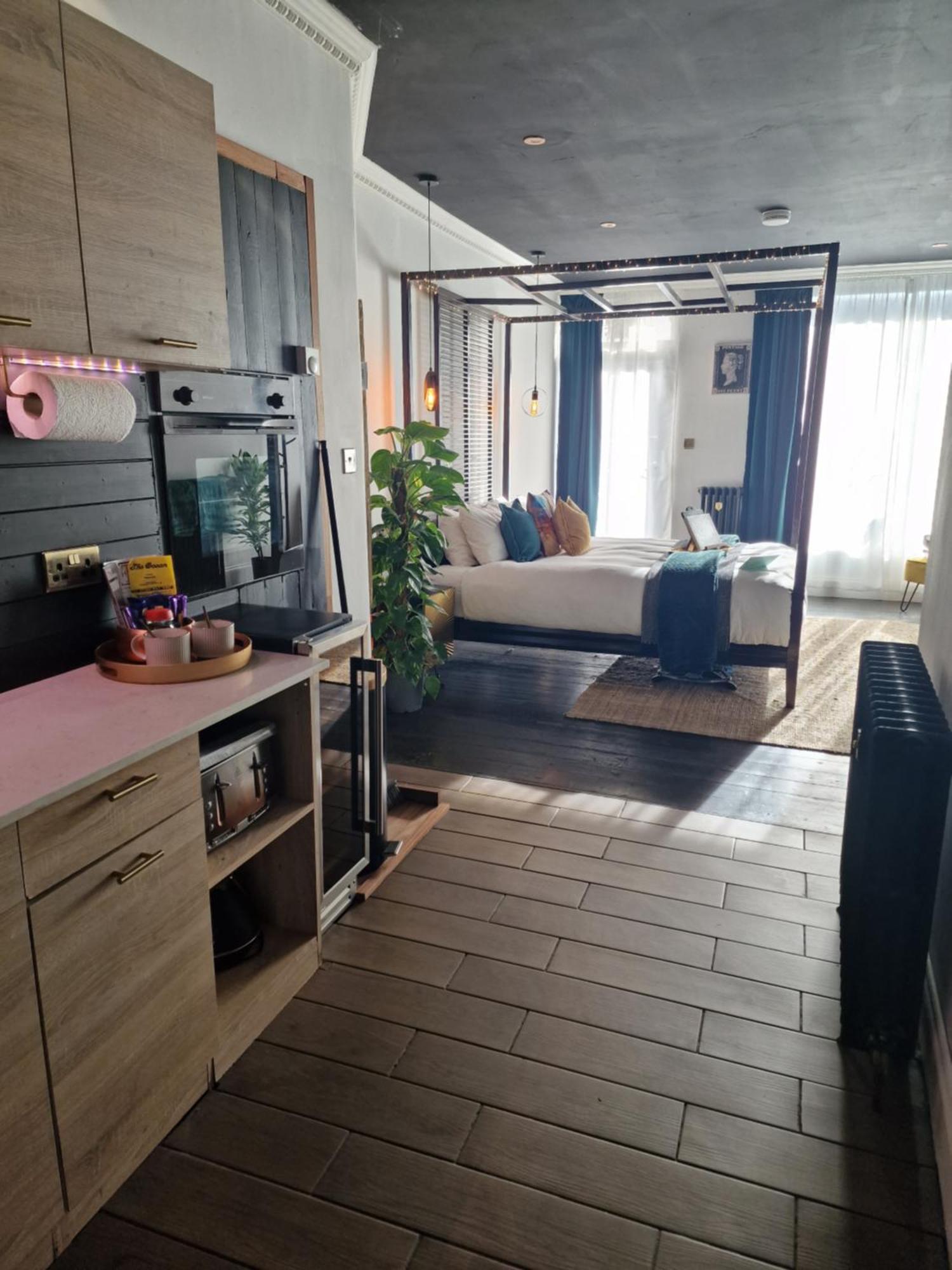 The Penny Black Apartment With Indoor Hot Tub Slamannan Exterior photo
